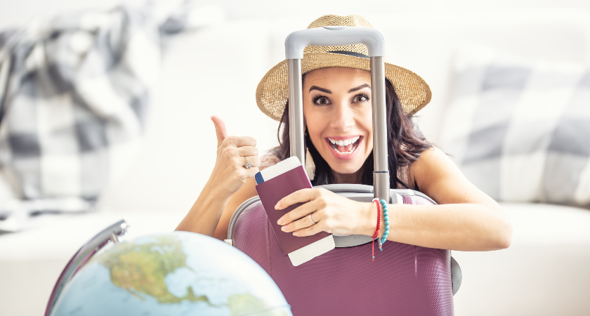 žena s kufrem woman with suitcase